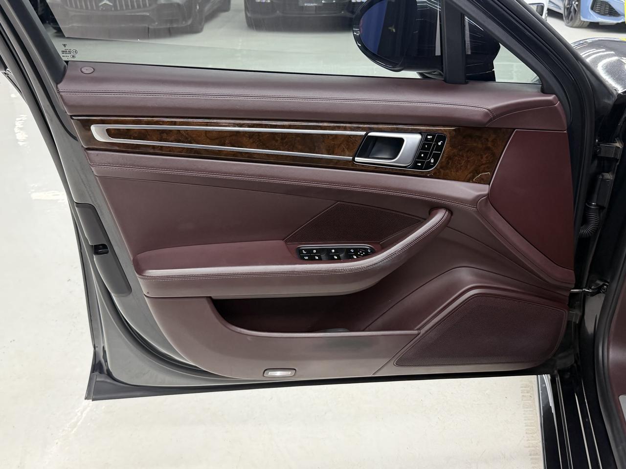 2018 Porsche Panamera 4 E-HYBRID|PANO|CHRONO|BSM|AIR SUSPN.| Photo