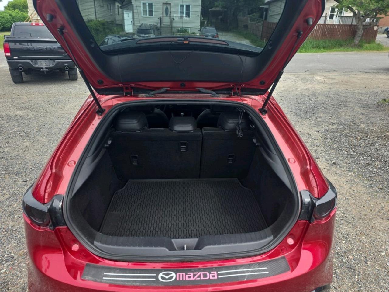 2021 Mazda MAZDA3 GT Photo
