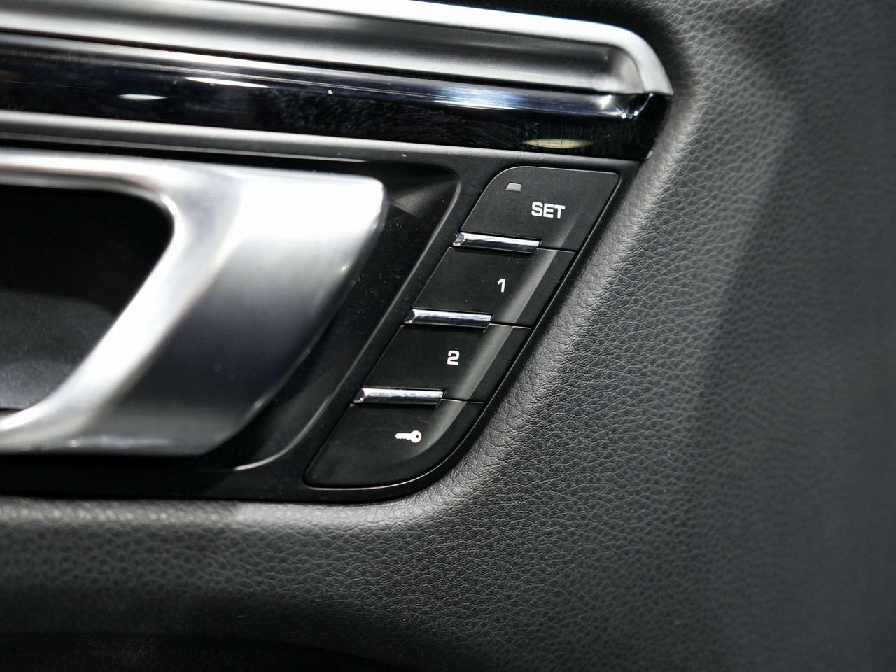 2023 Porsche Macan S|AUTOPARK|BOSE|360 CAM|LANE CHANGE ASSIST|PANO Photo