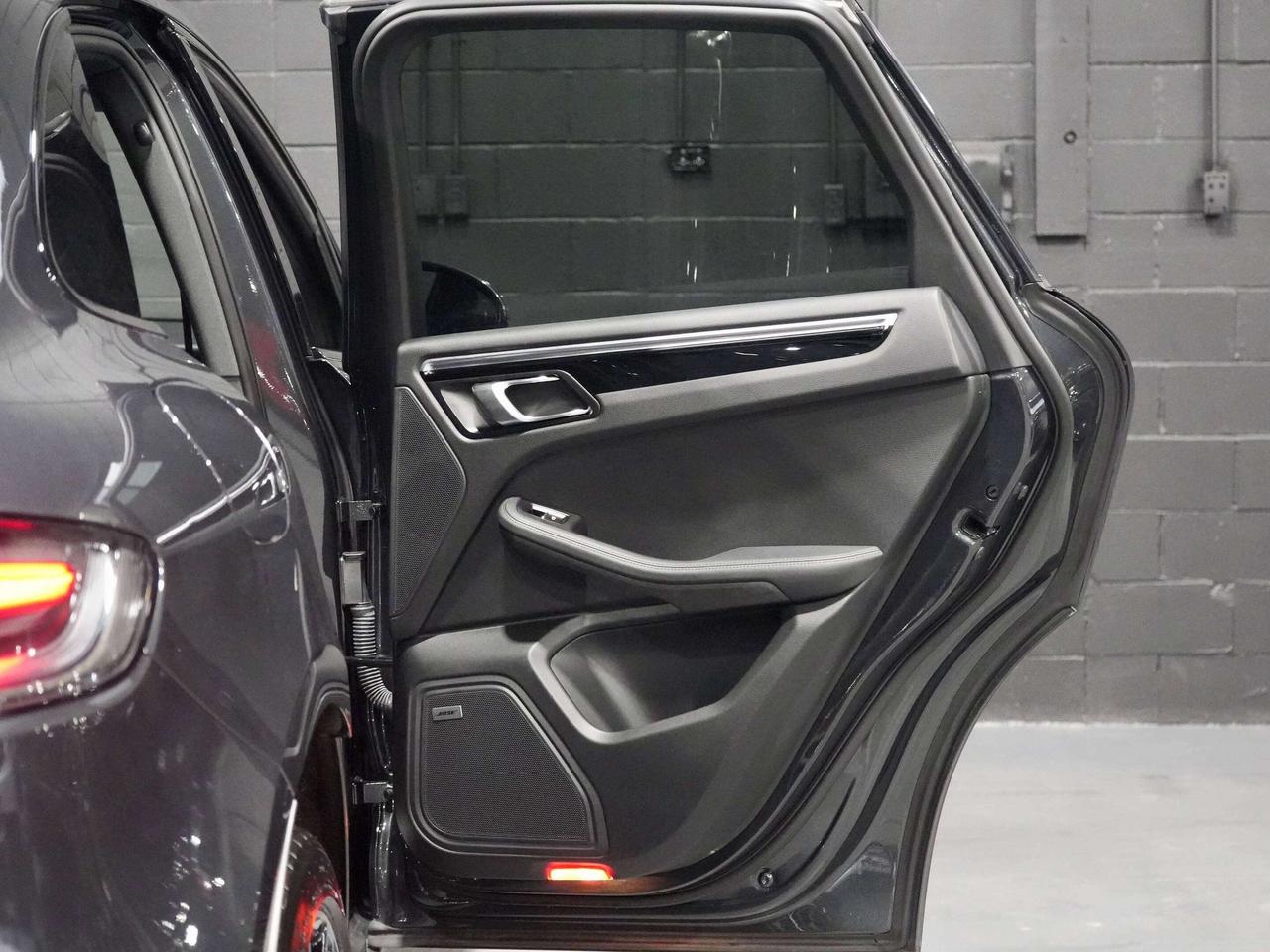 2023 Porsche Macan S|AUTOPARK|BOSE|360 CAM|LANE CHANGE ASSIST|PANO Photo