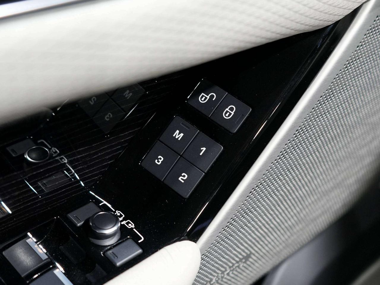 2019 Land Rover Range Rover Velar R-Dynamic SE|MERIDIAN SURROUND|PANO|DRIVER ASSIT Photo