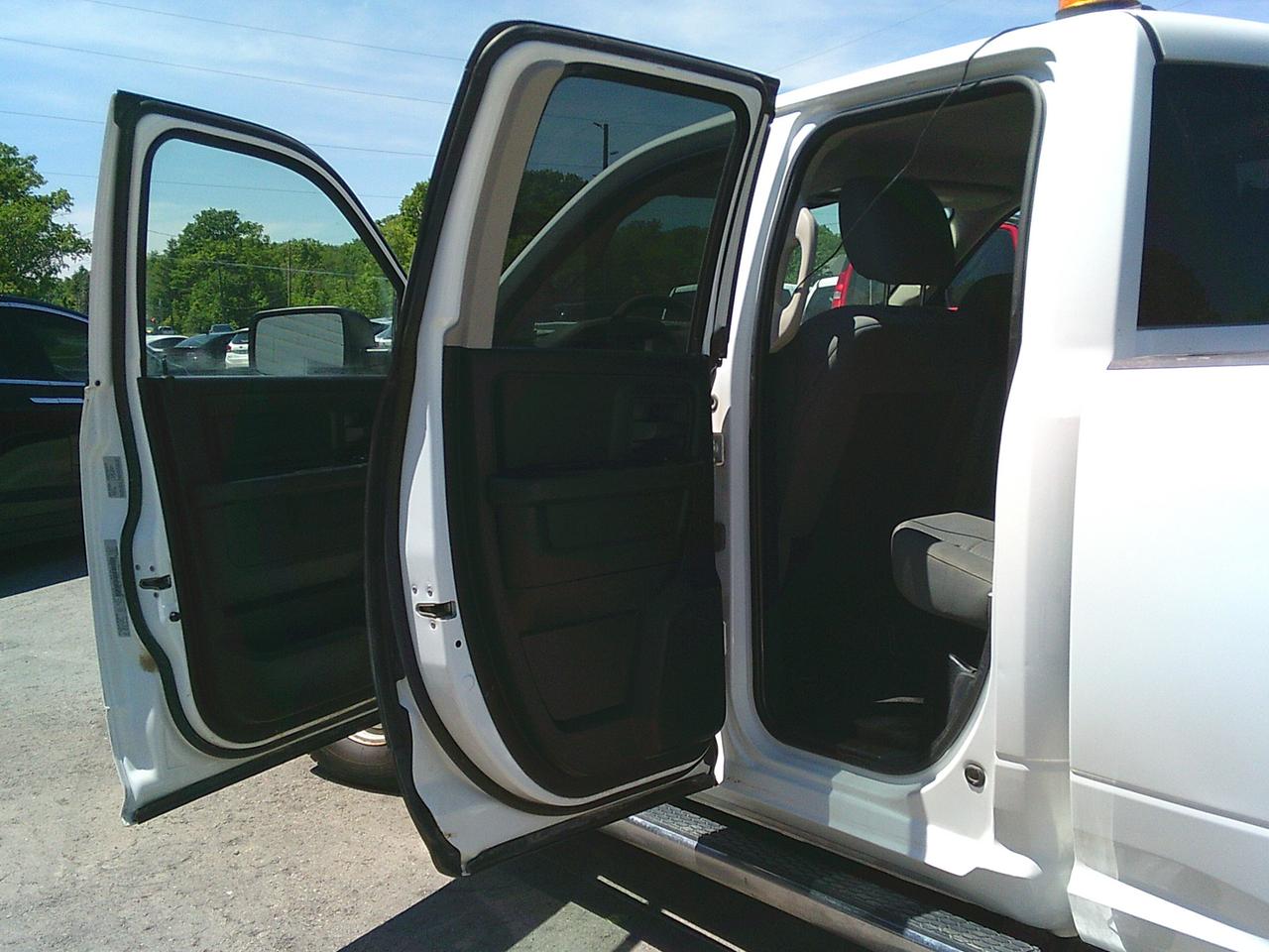 2017 RAM 1500 2WD Quad Cab 140.5  Tradesman Photo