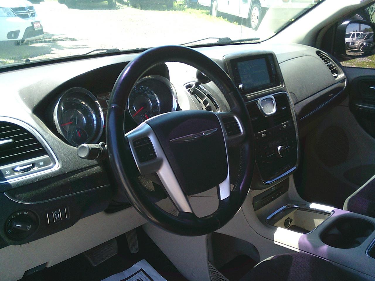 2016 Chrysler Town & Country 4DR WGN TOURING Photo