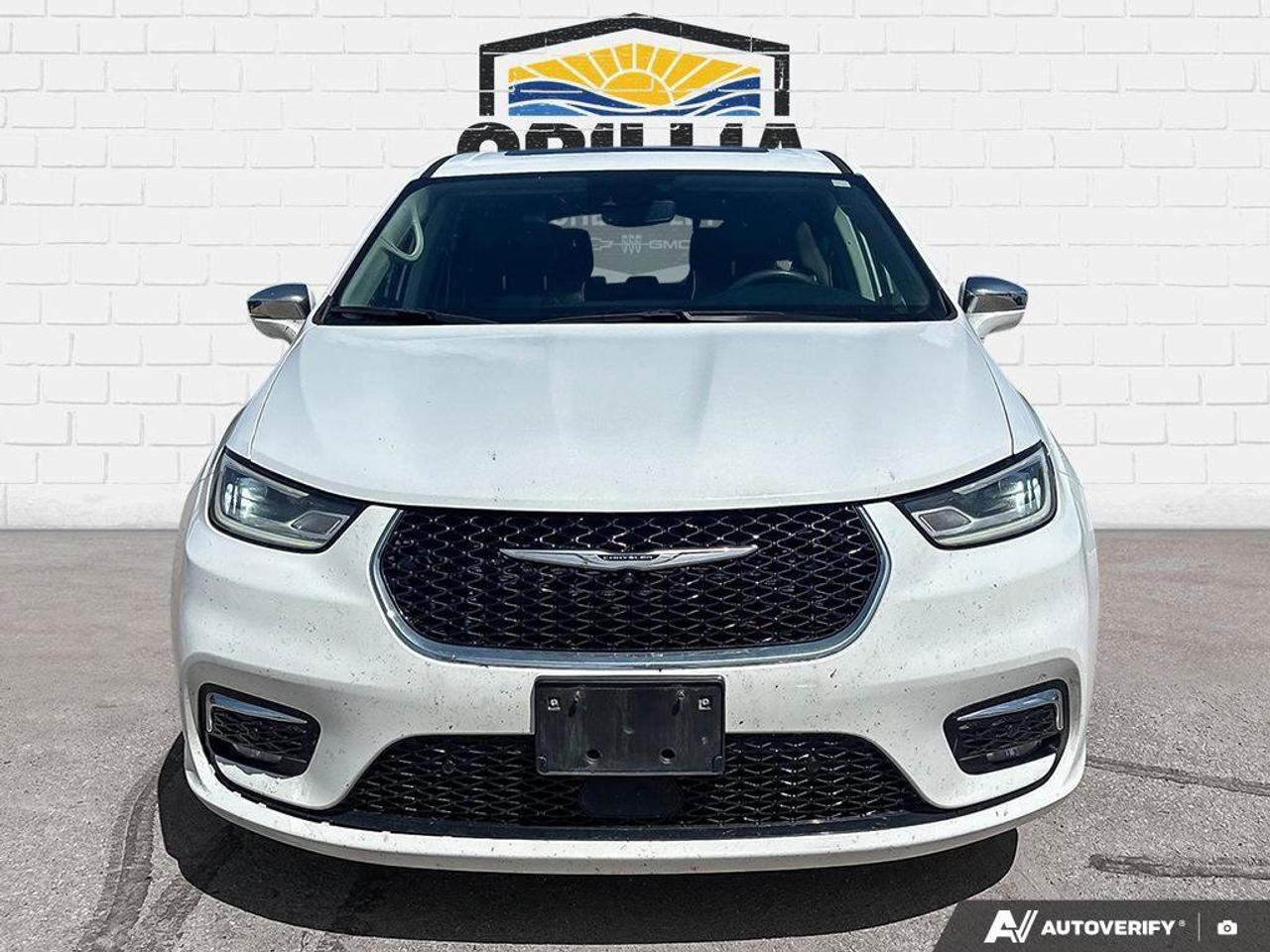 2022 Chrysler Pacifica Hybrid Limited | | Leather Seats | Photo2