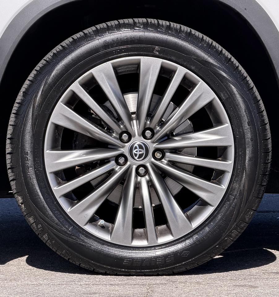 2022 Toyota Highlander HYBRID Limited AWD Photo
