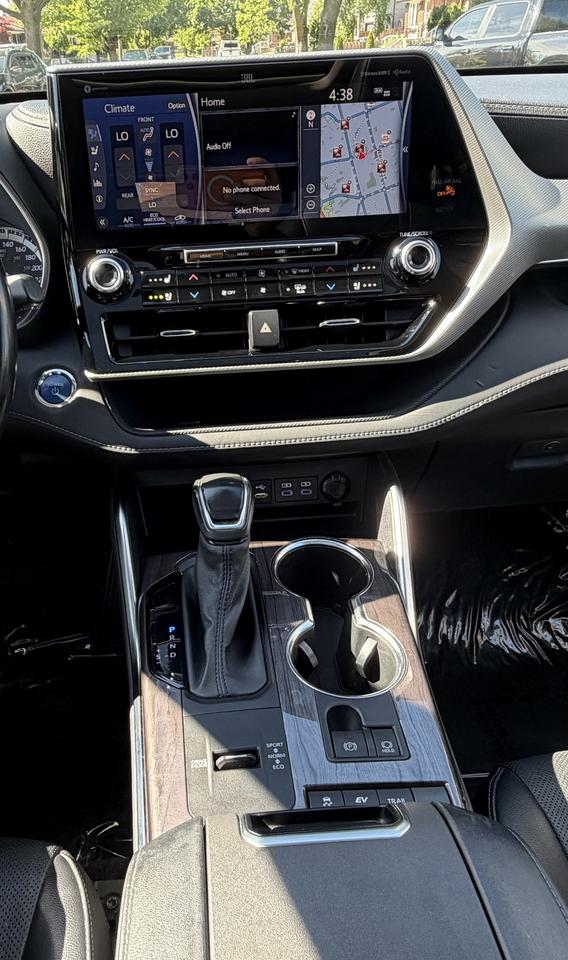 2022 Toyota Highlander HYBRID Limited AWD Photo