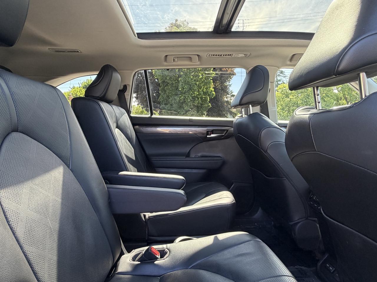 2022 Toyota Highlander HYBRID Limited AWD Photo