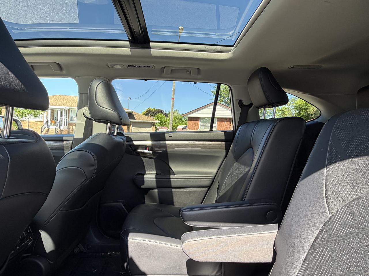 2022 Toyota Highlander HYBRID Limited AWD Photo