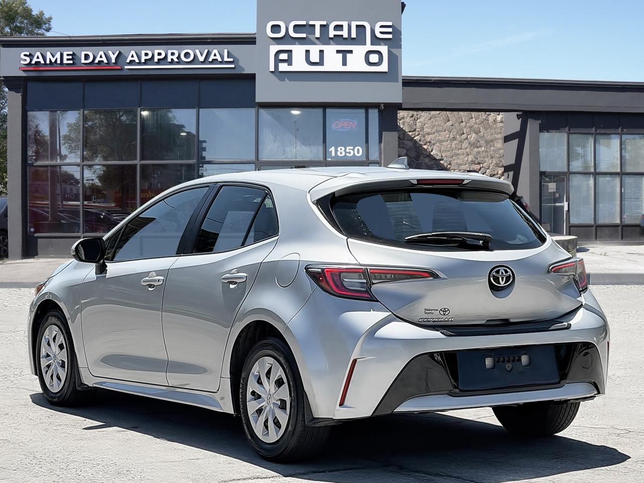 2019 Toyota Corolla Hatchback CVT Photo3