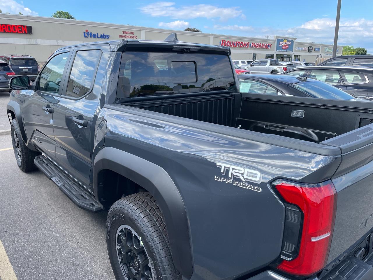 2026 Toyota Tacoma Hybrid Photo2