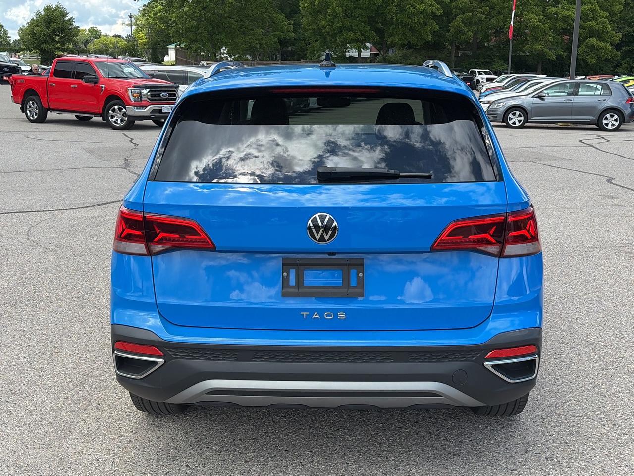 2024 Volkswagen Taos COMFORTLINE, CLEAN CARFAX, REMOTE START, SUNROOF! Photo