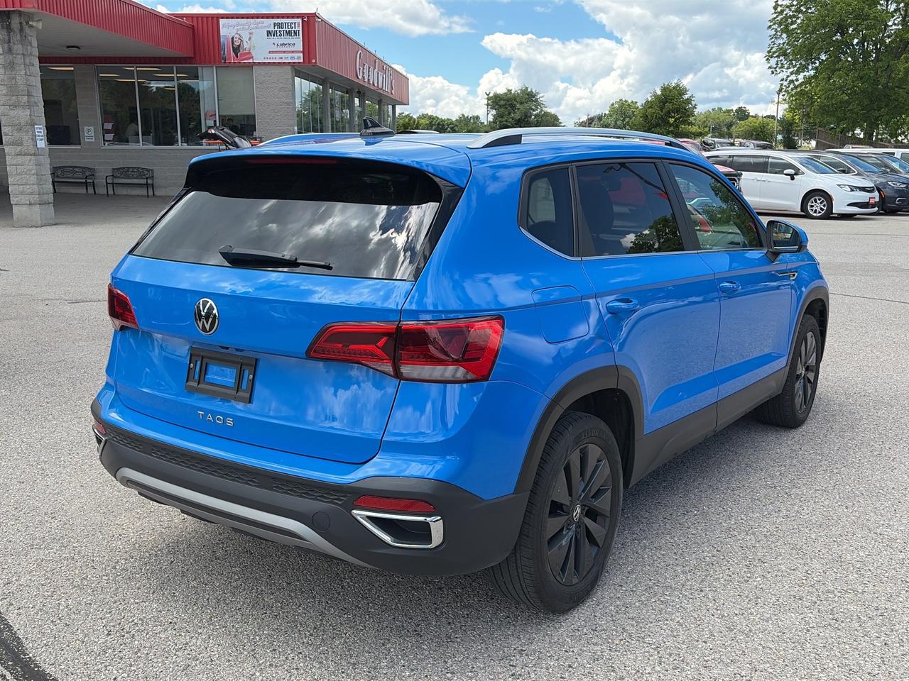 2024 Volkswagen Taos COMFORTLINE, CLEAN CARFAX, REMOTE START, SUNROOF! Photo