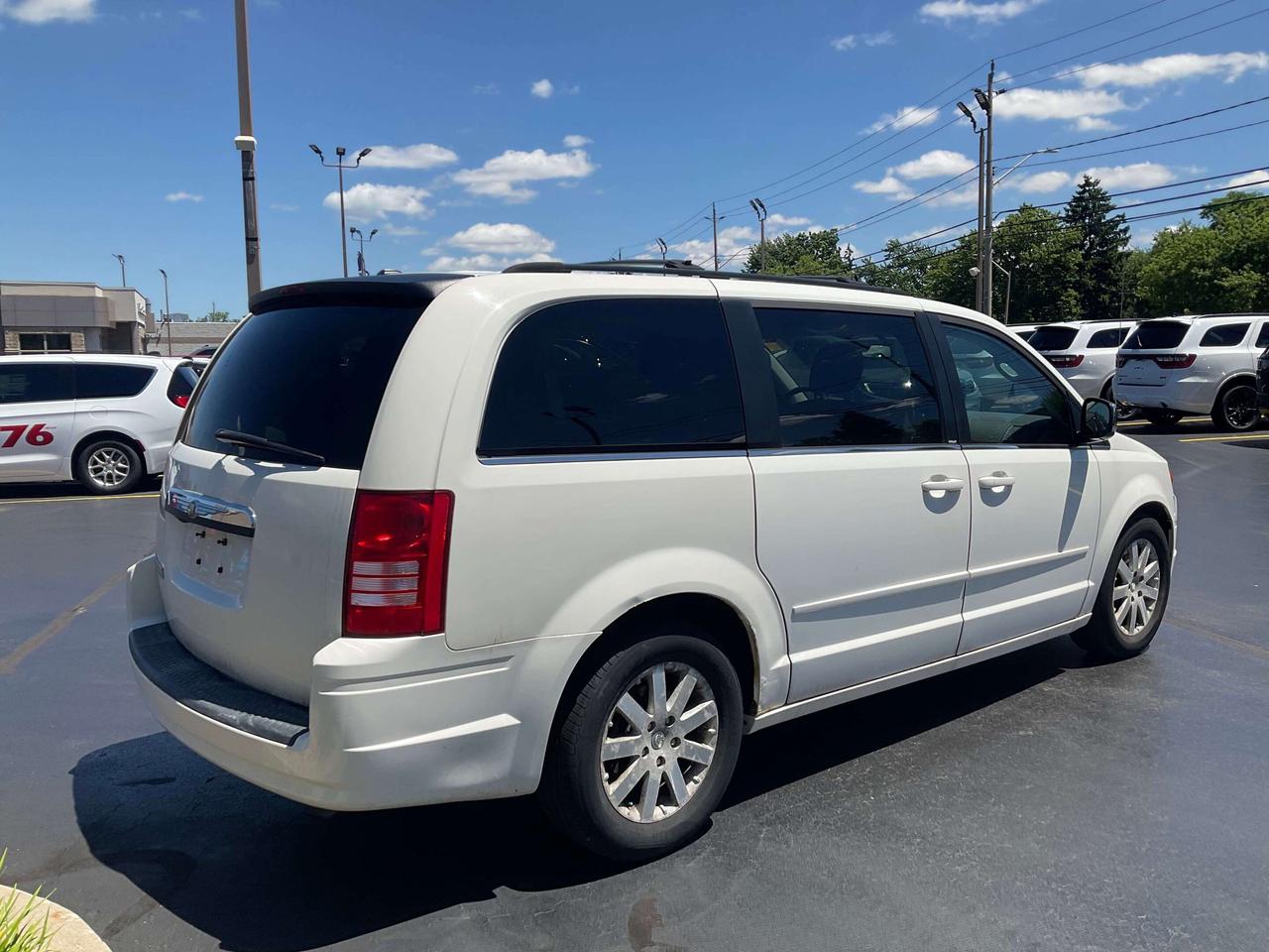2008 Chrysler Town & Country AS is Photo