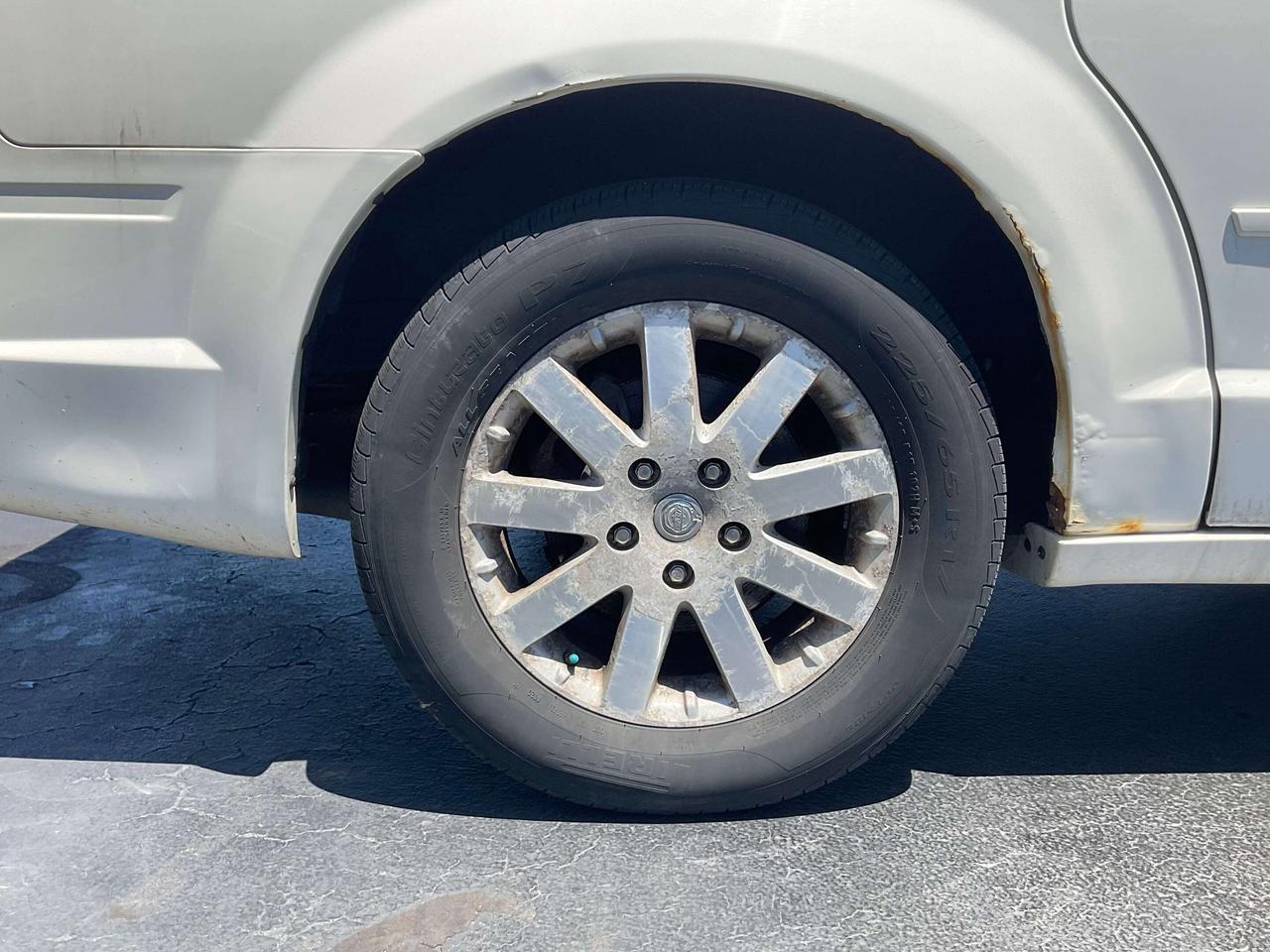 2008 Chrysler Town & Country AS is Photo
