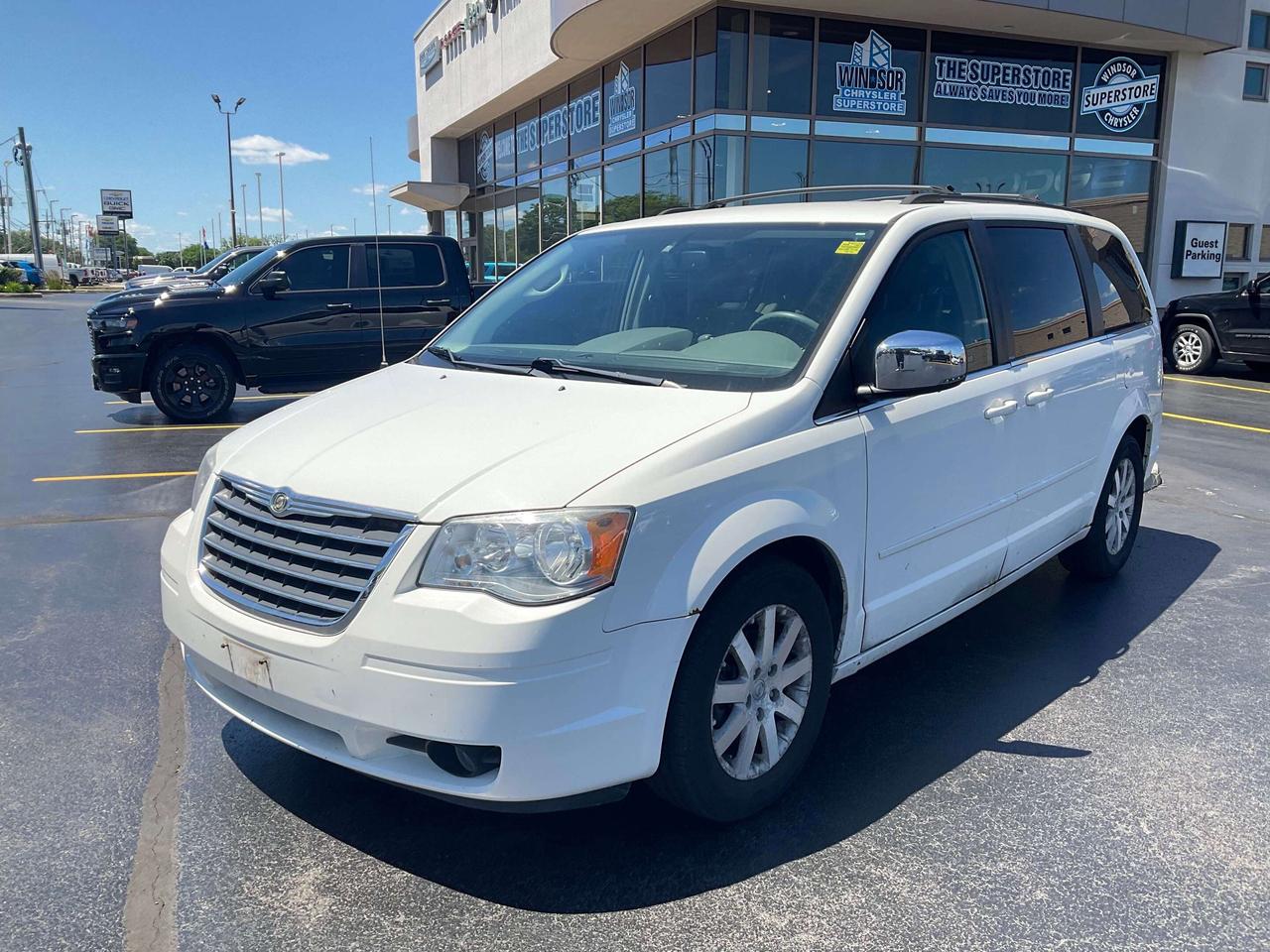 2008 Chrysler Town & Country AS is Photo0