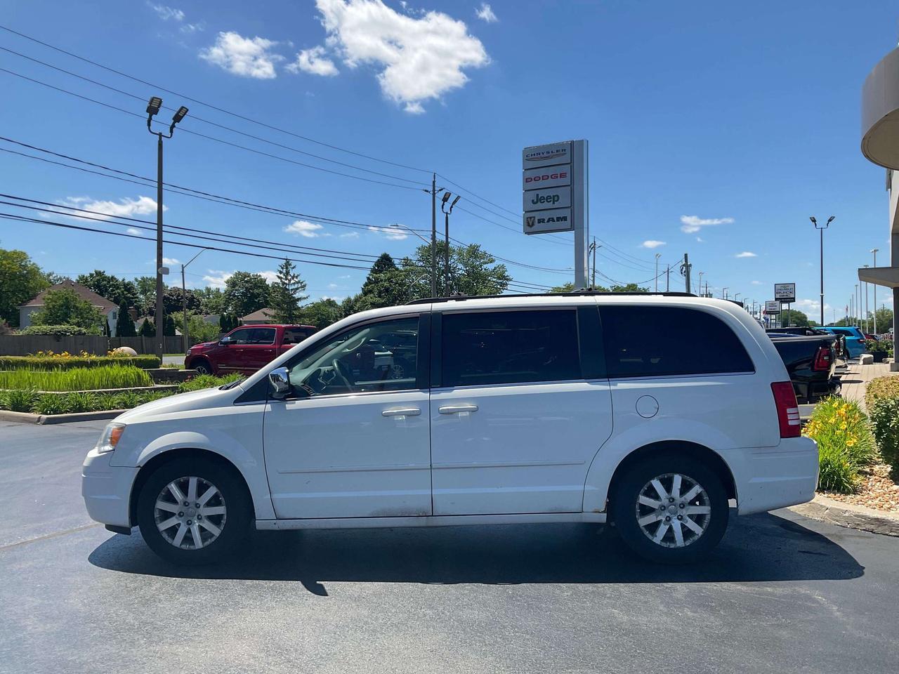 2008 Chrysler Town & Country AS is Photo