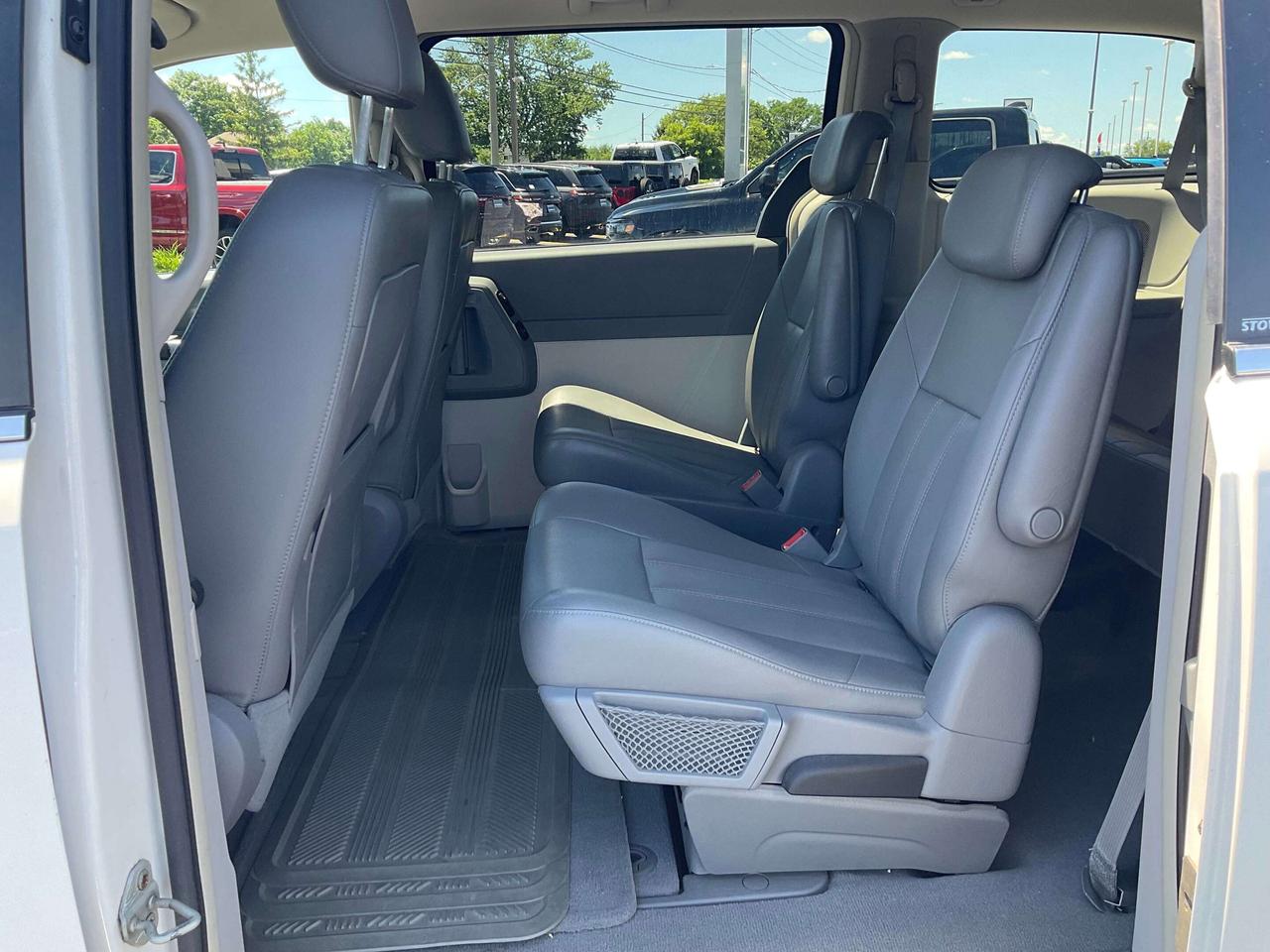 2008 Chrysler Town & Country AS is Photo