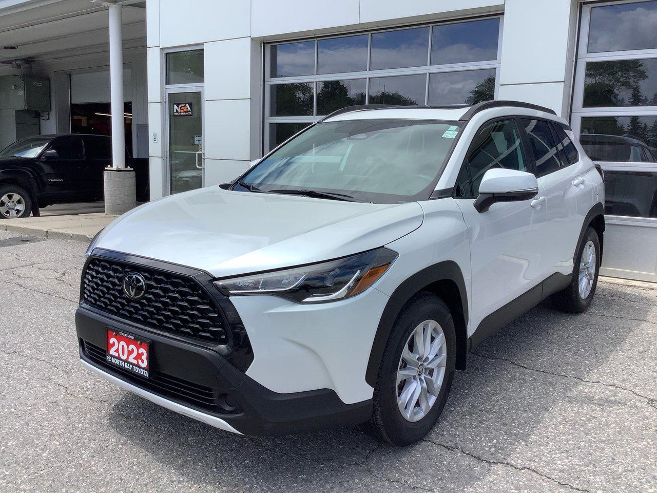 2023 Toyota Corolla Cross LE Photo0