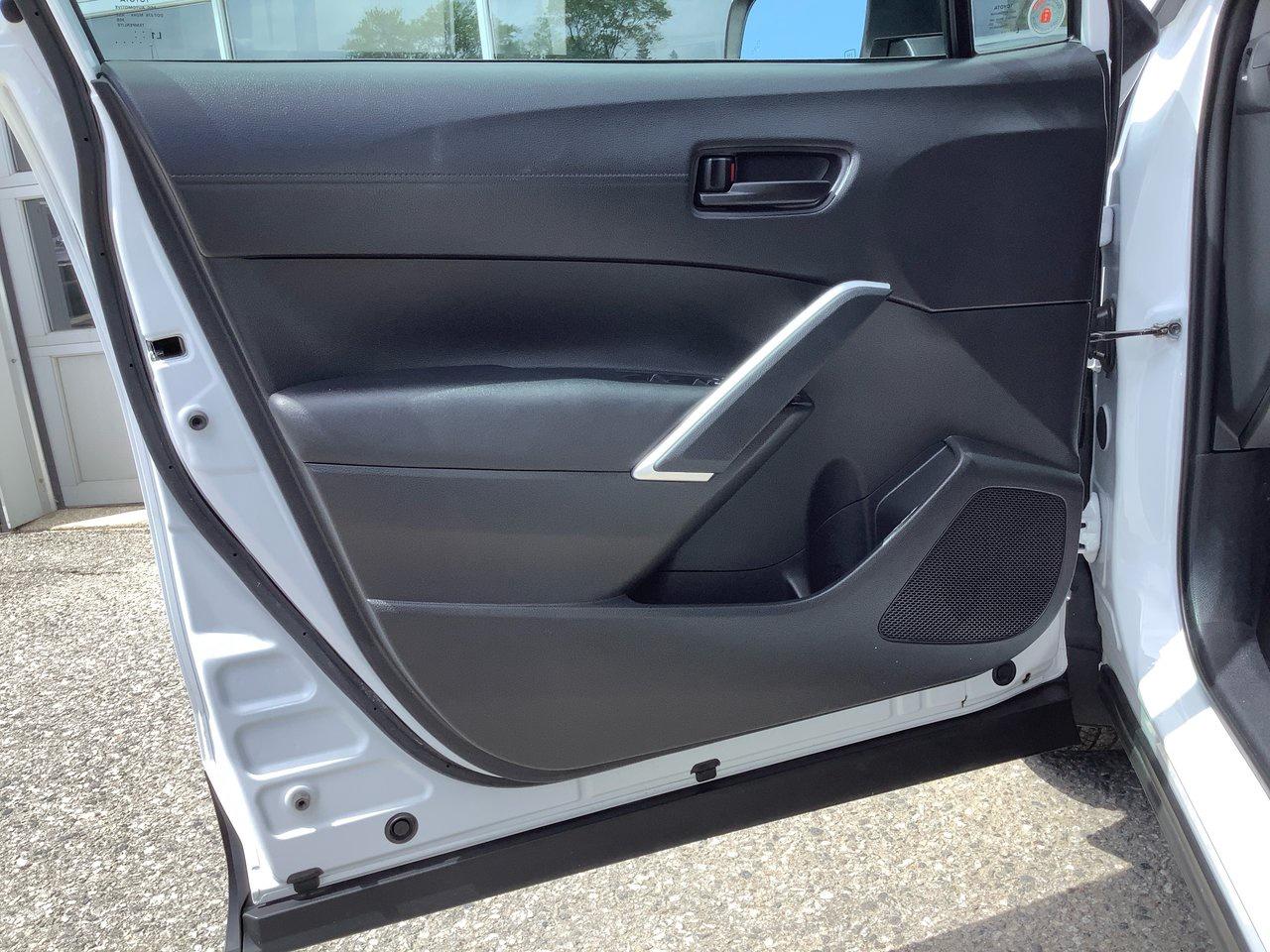 2023 Toyota Corolla Cross LE Photo