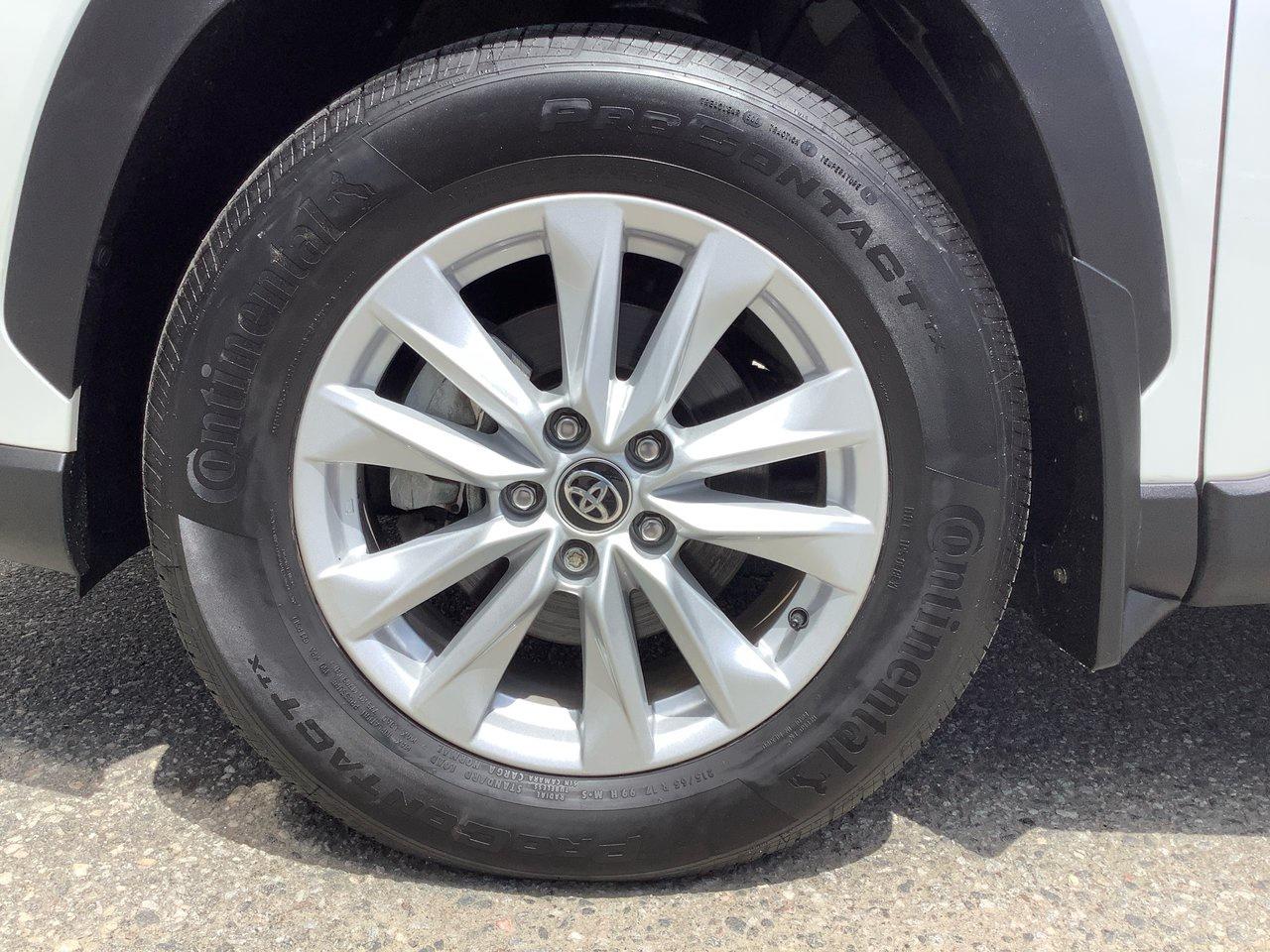 2023 Toyota Corolla Cross LE Photo
