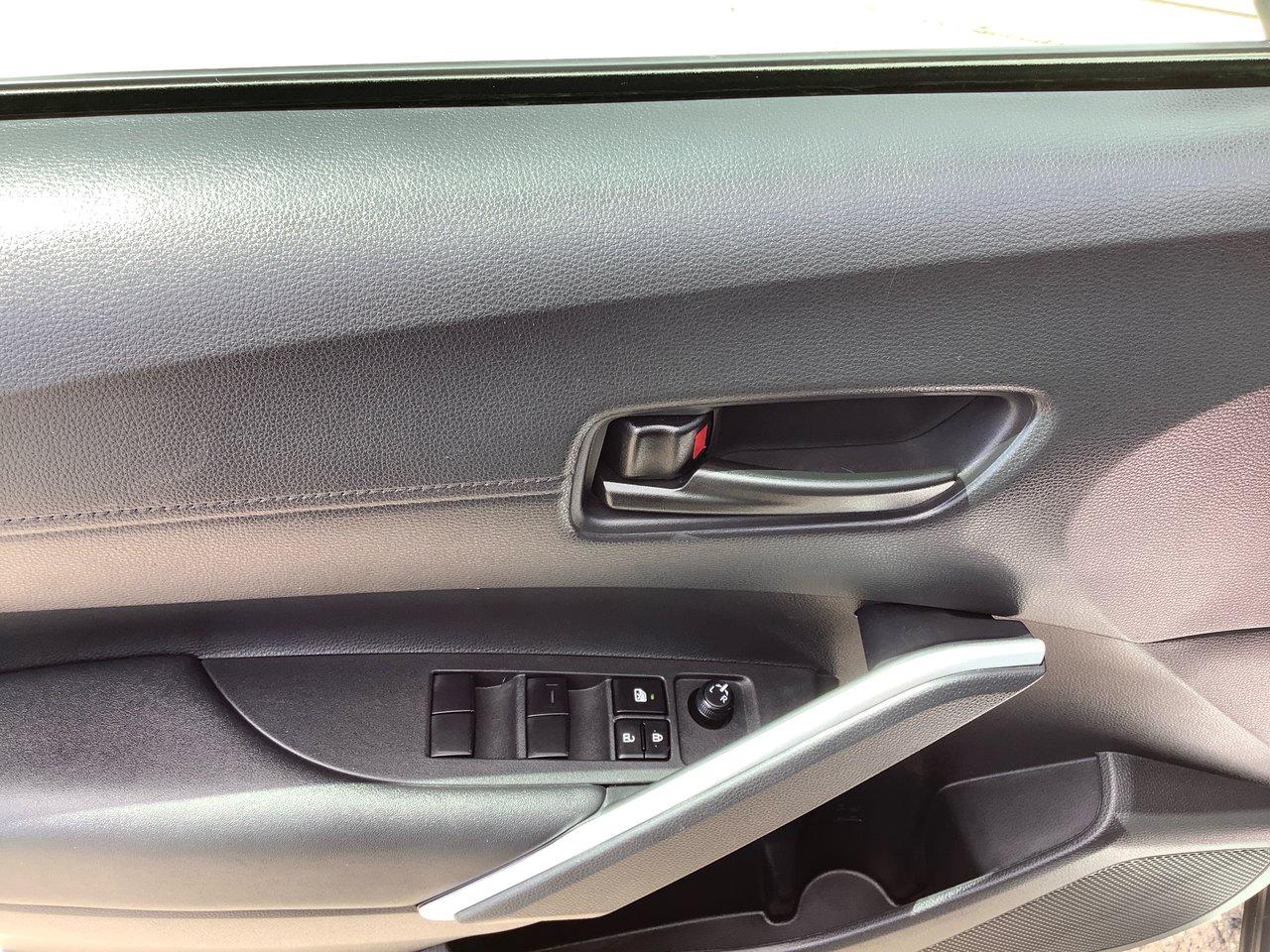 2023 Toyota Corolla Cross LE Photo