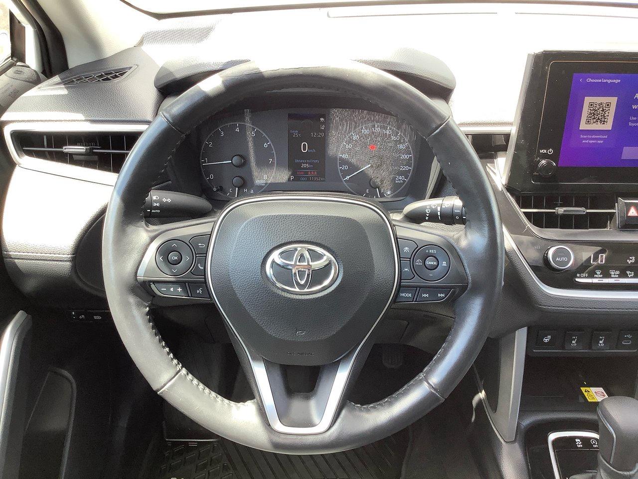 2023 Toyota Corolla Cross LE Photo