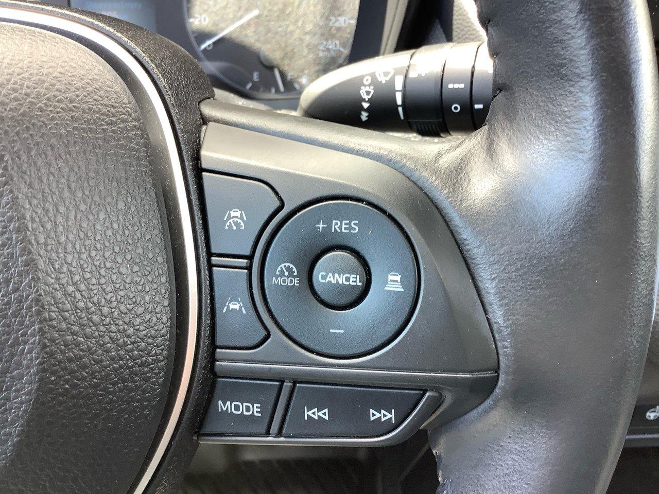 2023 Toyota Corolla Cross LE Photo