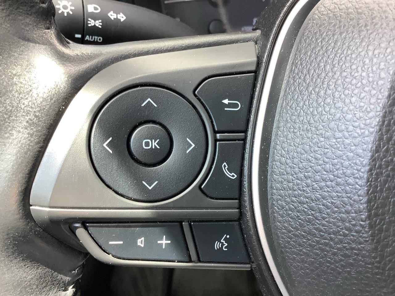 2023 Toyota Corolla Cross LE Photo