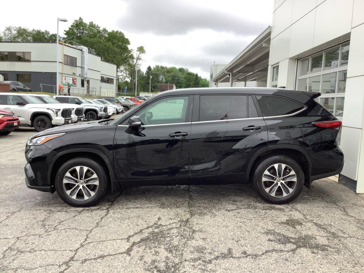 2023 Toyota Highlander  Photo2