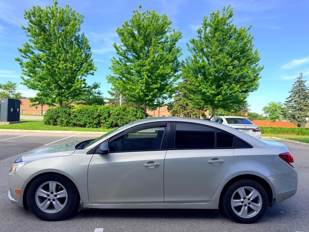 2013 Chevrolet Cruze LS Auto 4dr Sedan Automatic Photo2