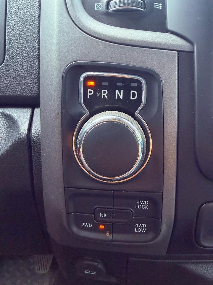 2014 RAM 1500 4WD 6CYL Automatic Photo