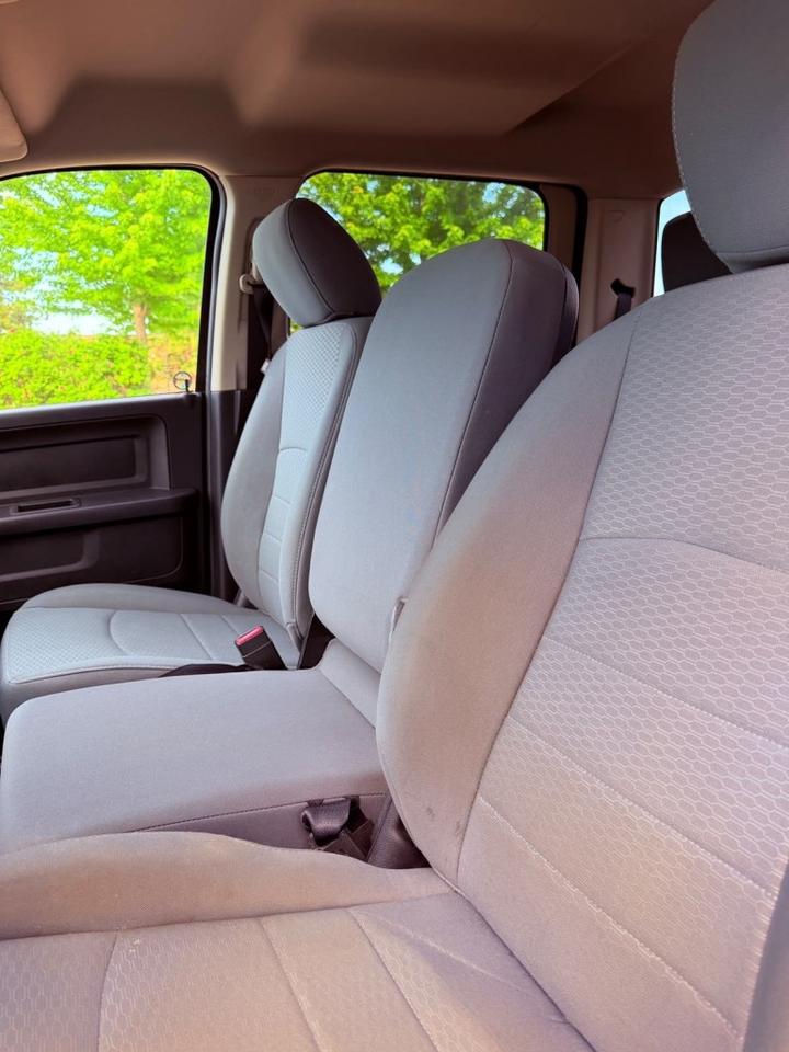 2014 RAM 1500 4WD 6CYL Automatic Photo