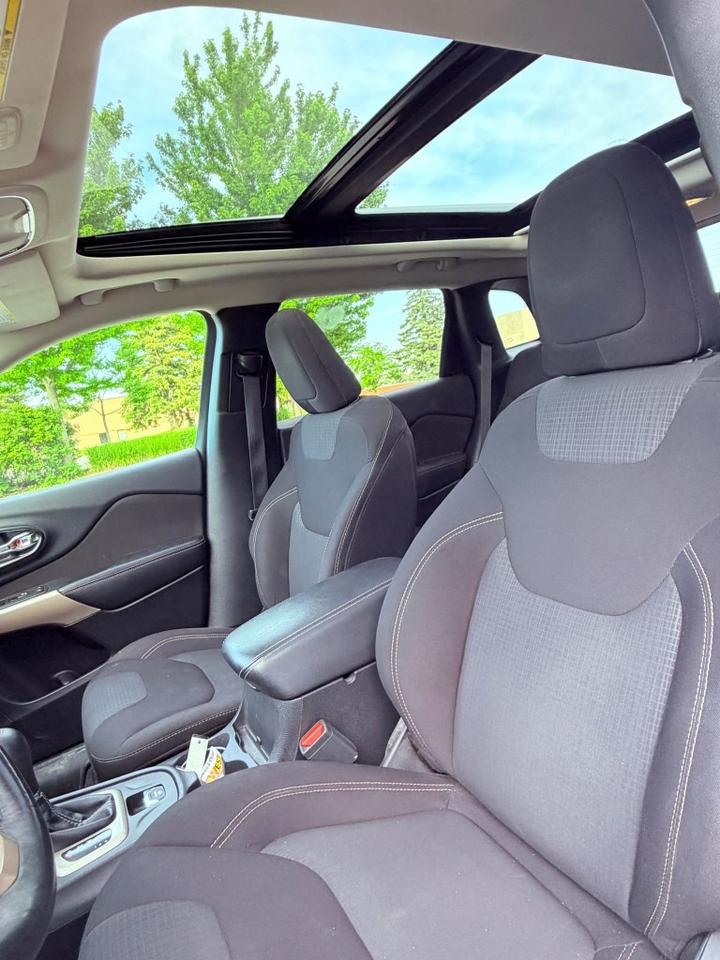 2017 Jeep Cherokee 4WD 4dr North Photo