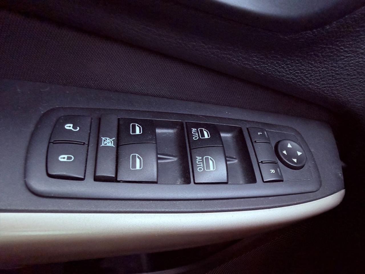 2017 Jeep Cherokee 4WD 4dr North Photo