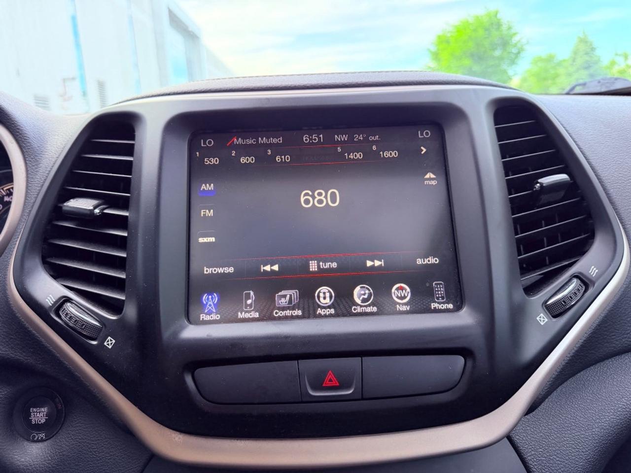 2017 Jeep Cherokee 4WD 4dr North Photo