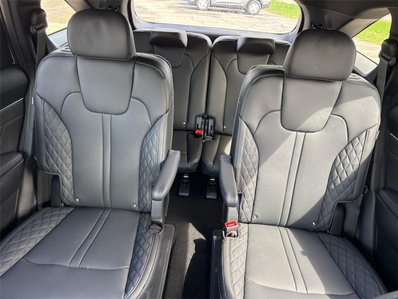2026 Kia Sorento Hybrid SX  Panoramic Sunroof - $403 B/W Photo