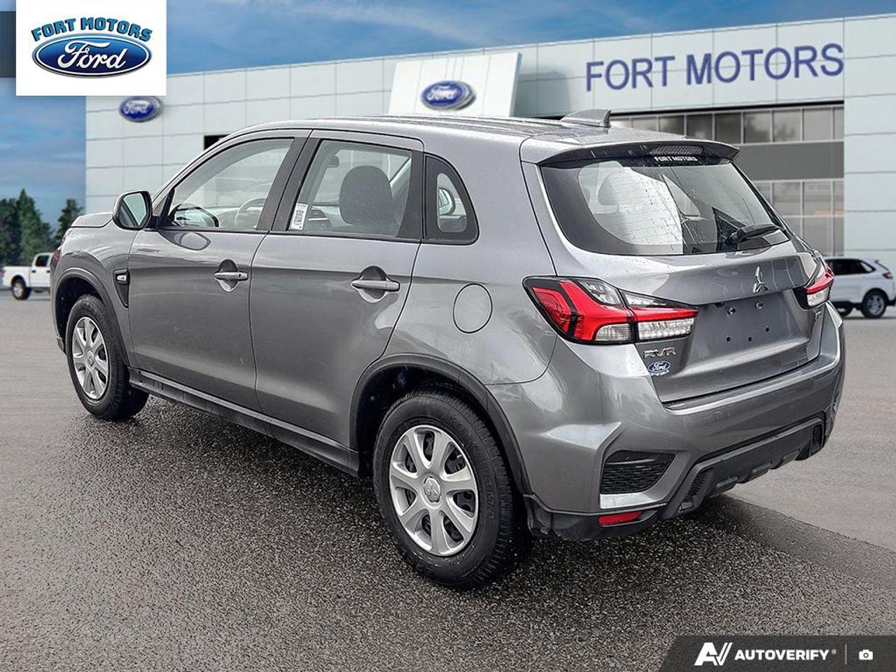 2025 Mitsubishi RVR ES Photo4