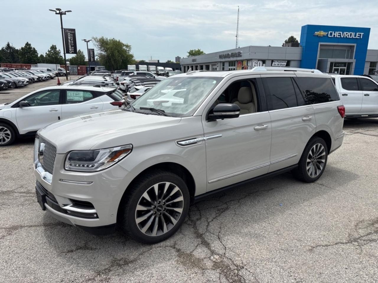 2021 Lincoln Navigator Reserve  MASSAGE SEATS|PWR BOARDS| Photo2