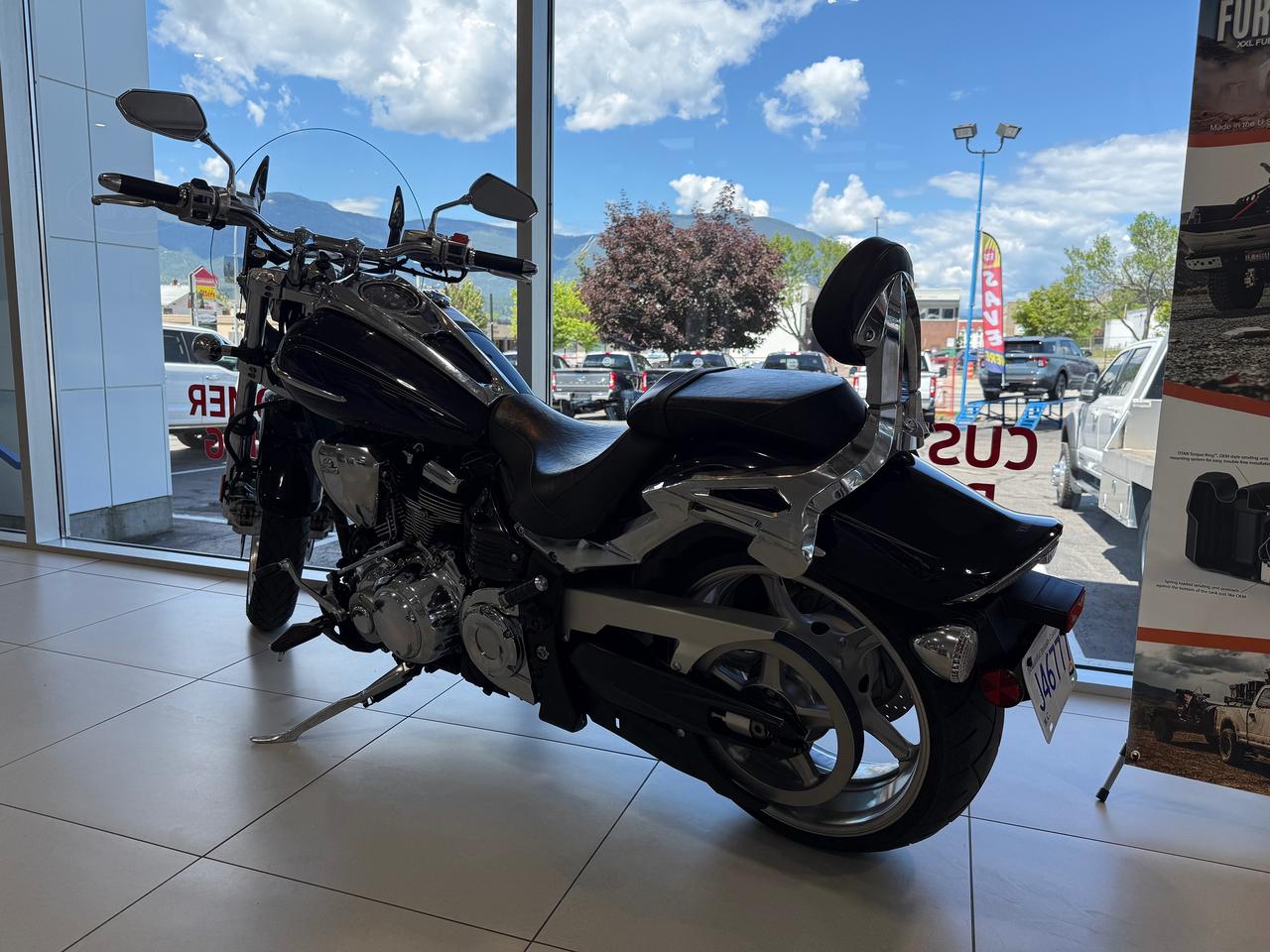 2012 Yamaha XV1900 CU Photo2
