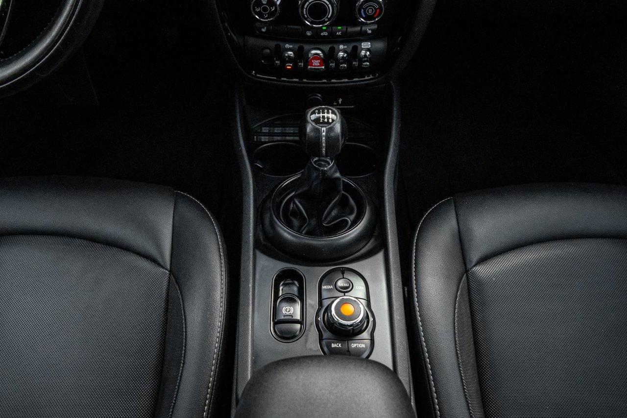 2019 MINI Cooper Clubman Cooper Photo