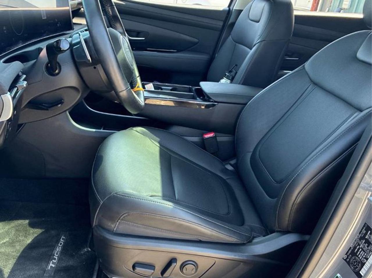 2025 Hyundai Tucson Preferred Trend | Leather | Pano Roof | Heated Seats + Steering | Remote Start | and More ! Photo