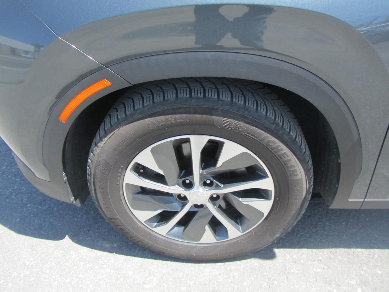 2021 Hyundai PALISADE Essential 8-Passenger AWD Photo2