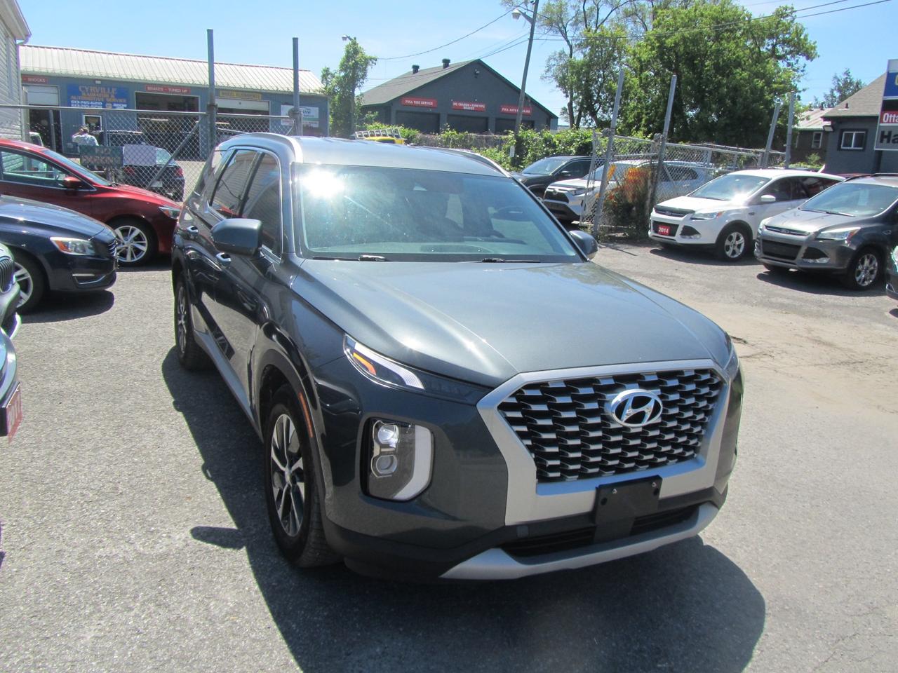 2021 Hyundai PALISADE Essential 8-Passenger AWD Photo1