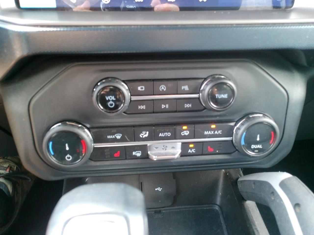 2022 Ford Bronco OUTER BANKS 4 DOOR 4X4 Photo