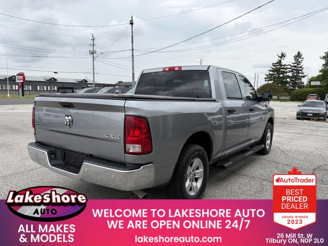 2022 RAM 1500 Classic SLT 4x4 Crew Cab 5'7  Box Photo4