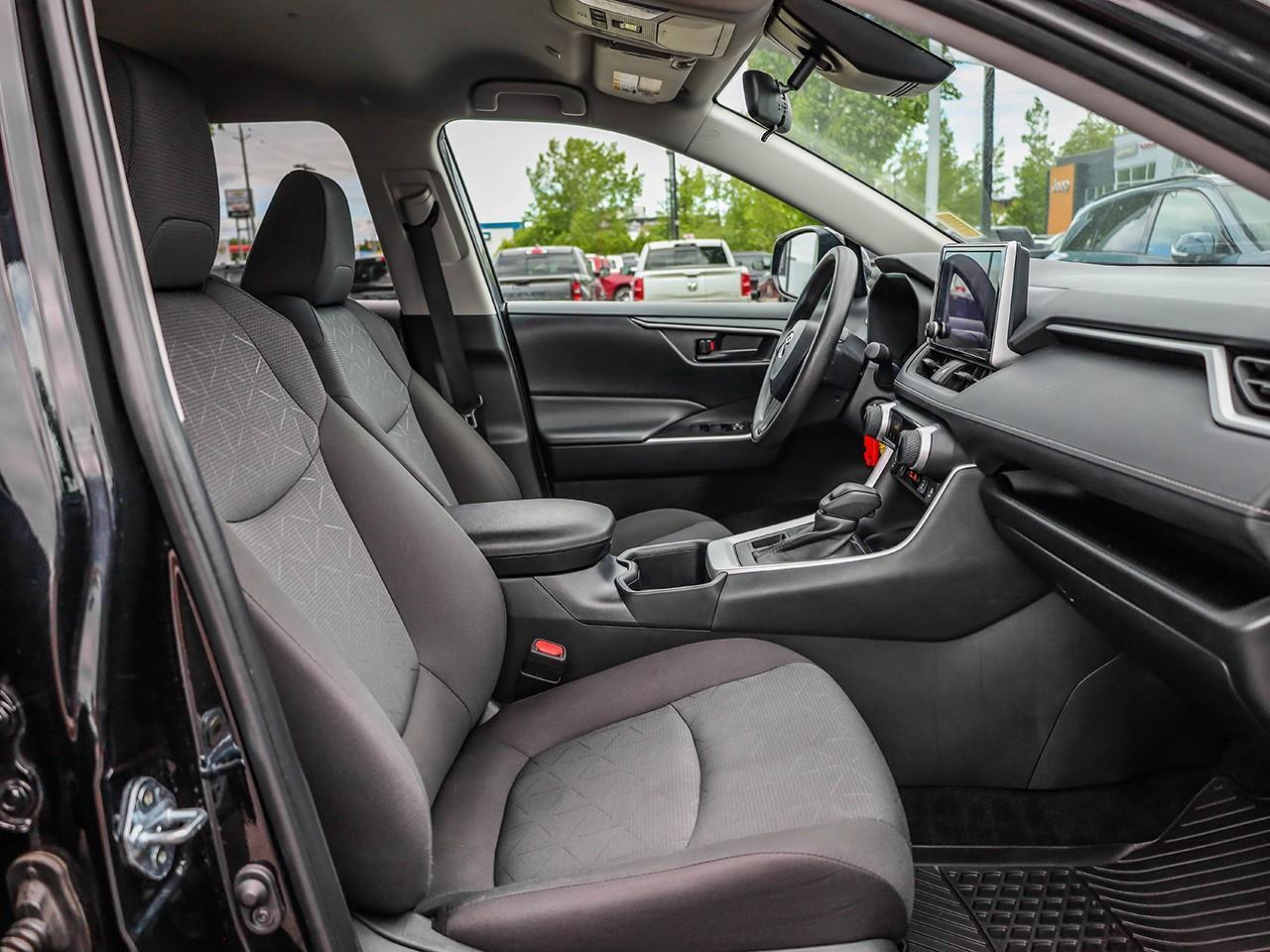2025 Toyota RAV4 LE NO ACCIDENTS-HEATED CLOTH SEATS-LANE KEEP ASSIST-BACK UP CAMERA- Photo