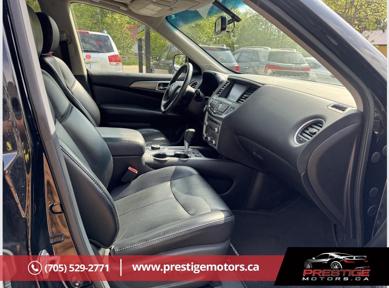 2018 Nissan Pathfinder SL Photo