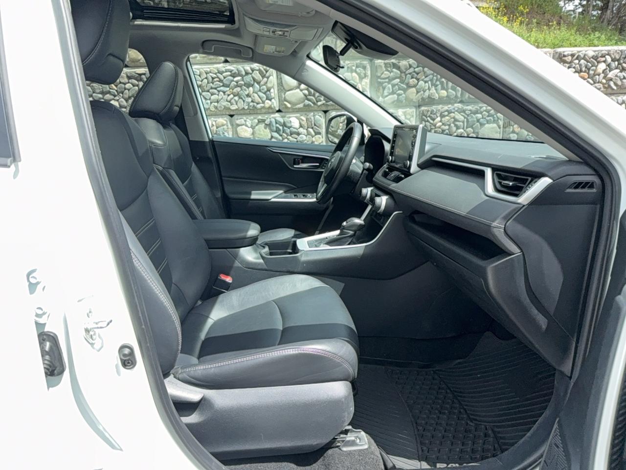2019 Toyota RAV4 XLE Premium Photo