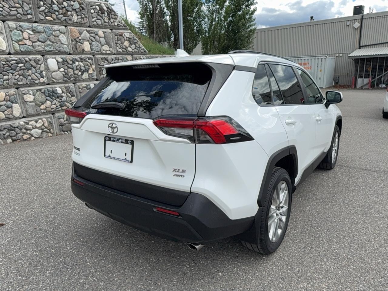 2019 Toyota RAV4 XLE Premium Photo