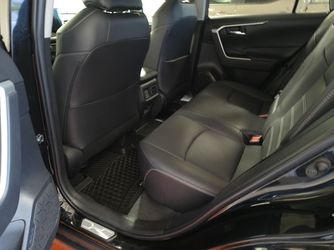 2023 Toyota RAV4 XLE Photo0